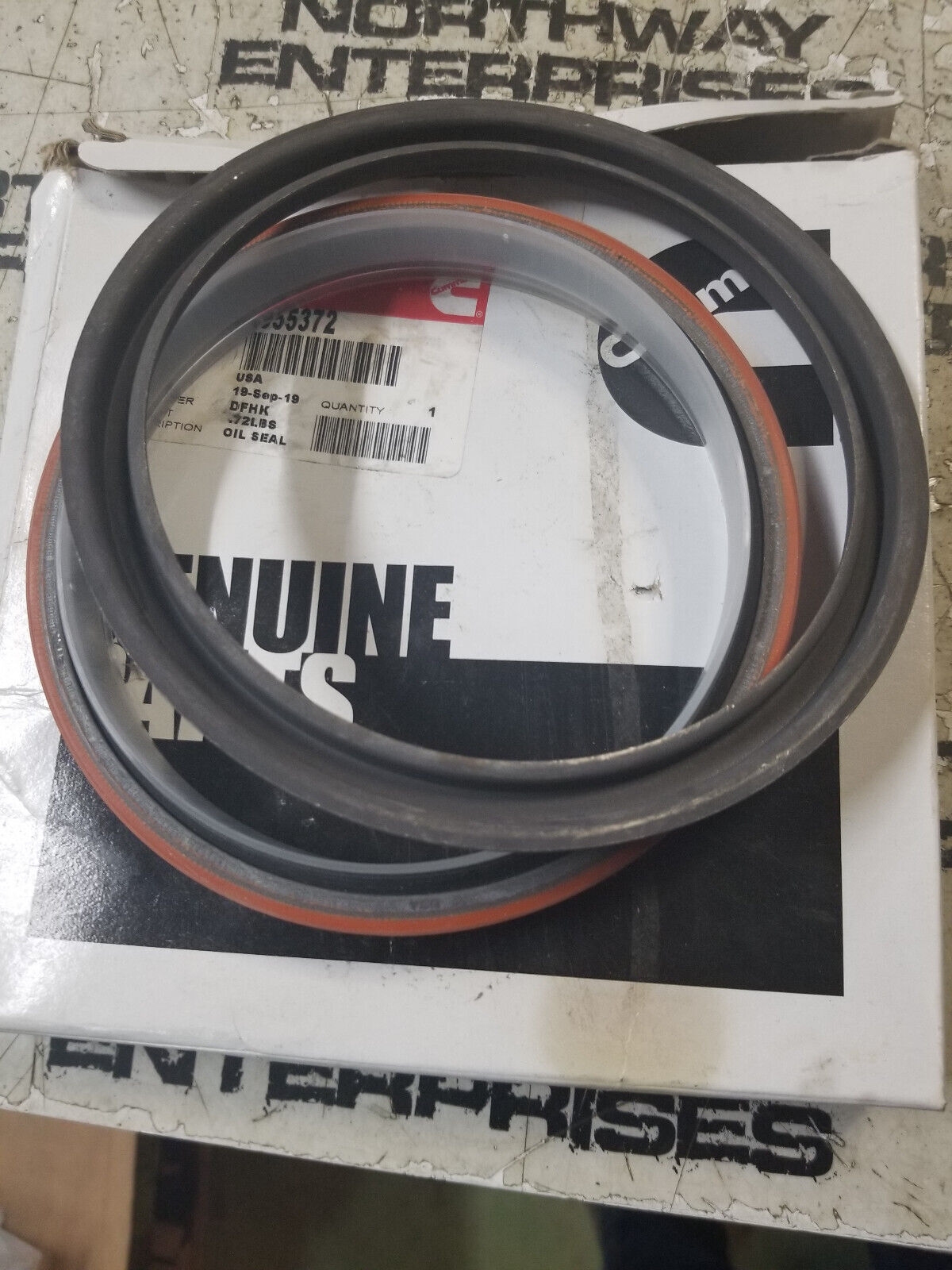 CUMMINS 4955372 Rear Seal and Sleeve kit