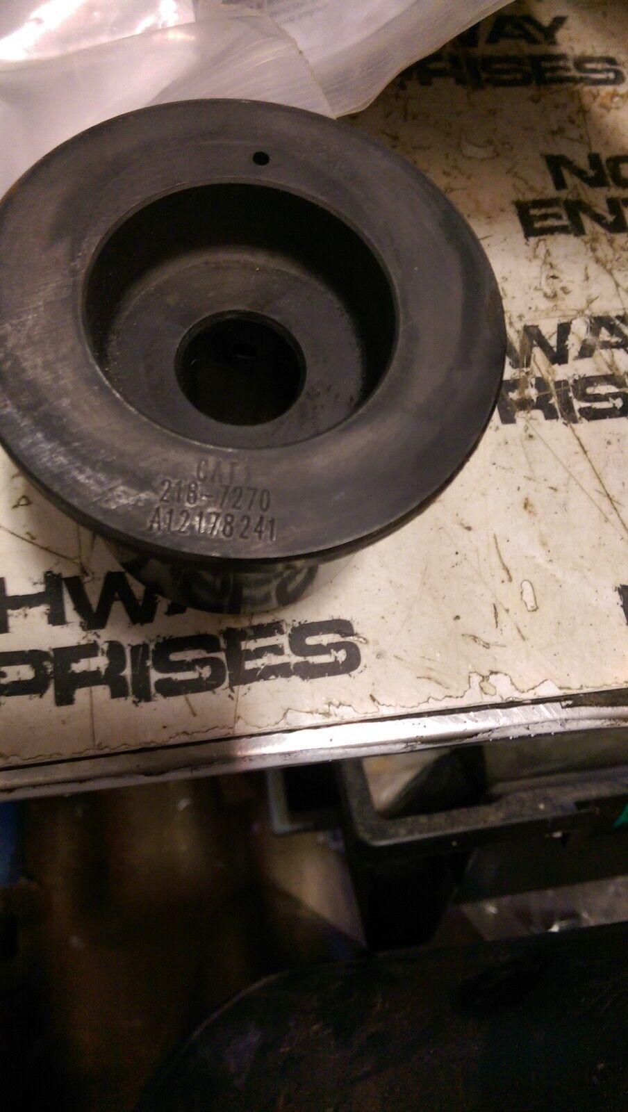 CATERPILLAR 218-7270 2187270 IDLER GEAR HUB-SHAFT FOR A CATERPILLAR C13 ENGINE