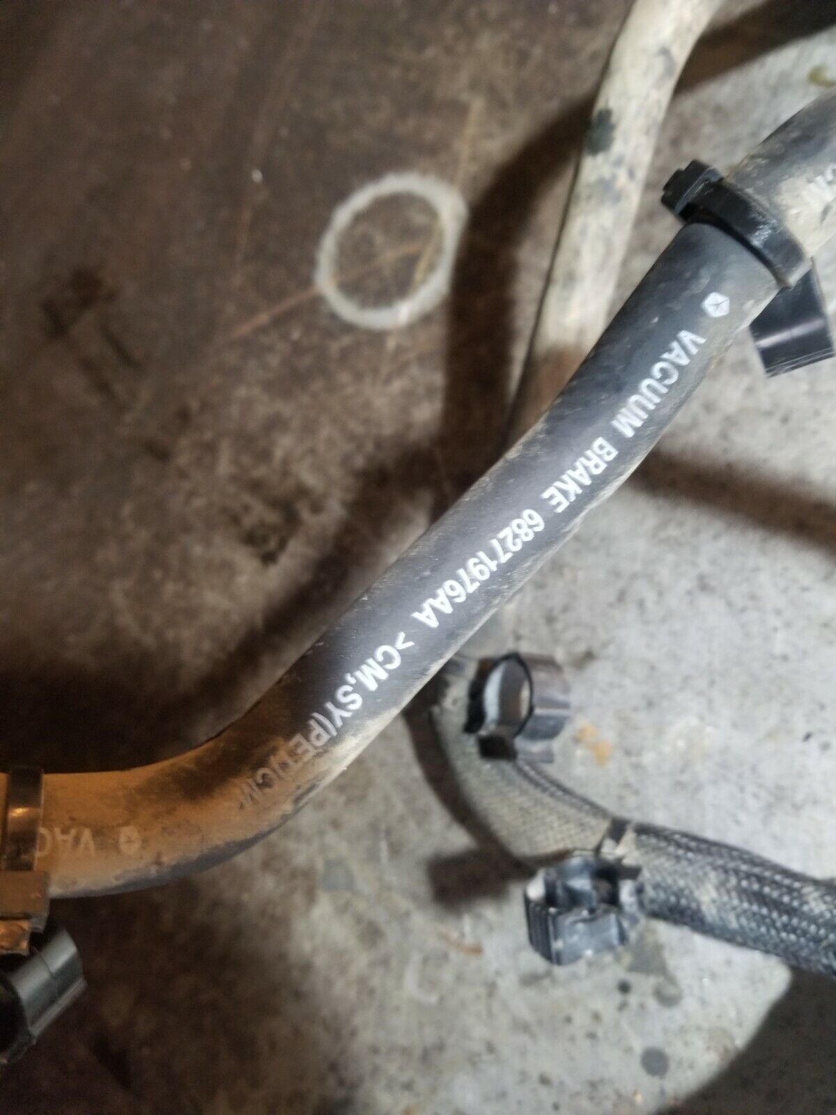 68271976AB 68053596AA 3.0L ECO DIESEL Vacuum Hose Mopar