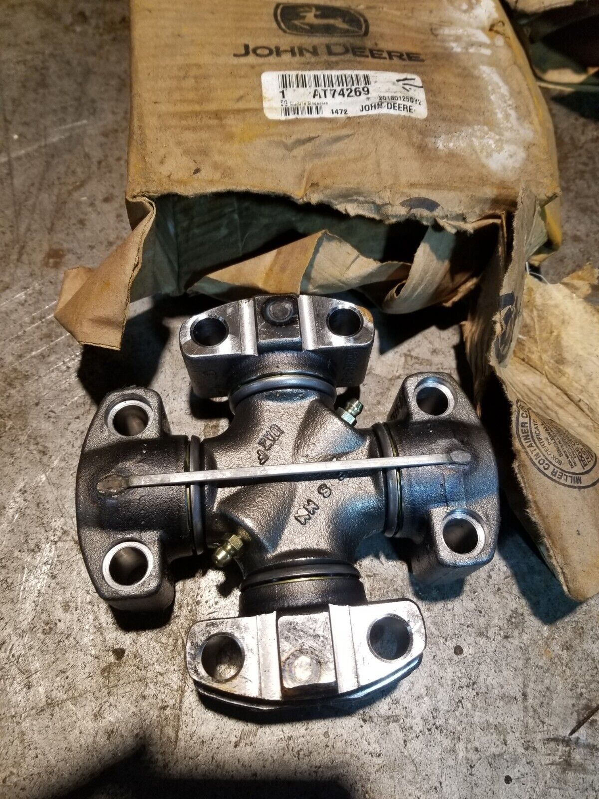 John Deere Pinion - AT74269 UNIVERSAL JOINT ref361
