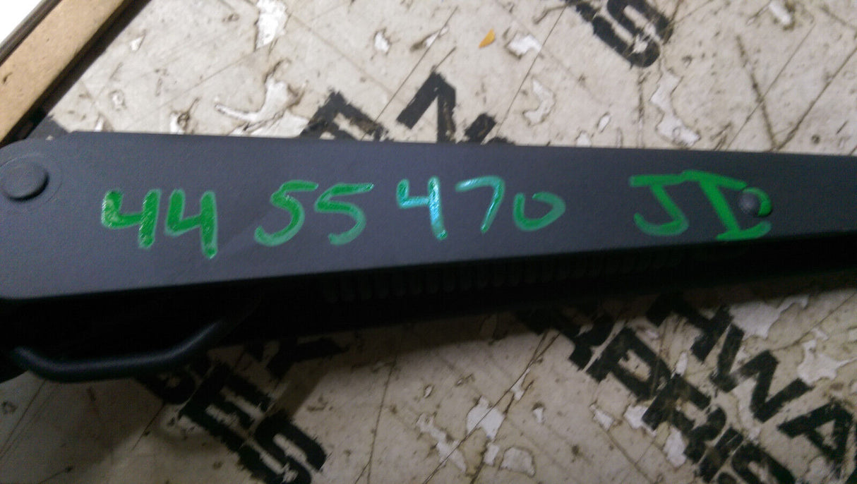 4455470 JOHN DEERE WIPER ARM