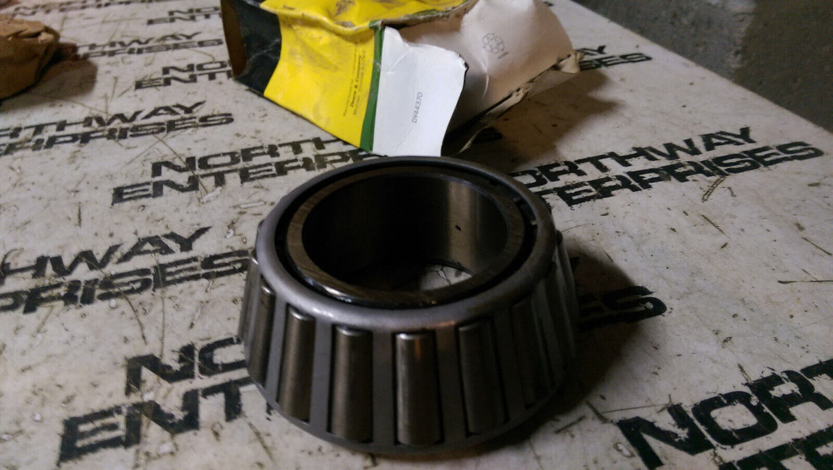 JD8941 John Deere Tapered Bearing Roller Bearing
