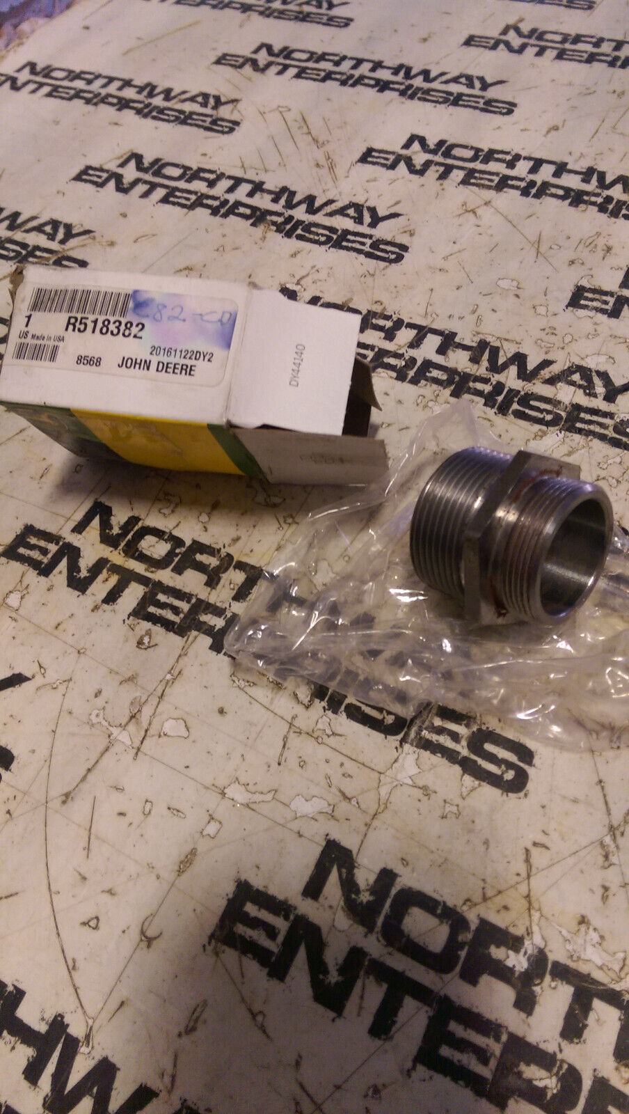 R518382 JOHN DEERE FITTING
