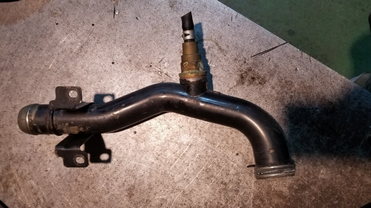 01 2001-2004 GMC SIERRA 6.6 DURAMAX TURBO LB7 THERMOSTAT OUTLET PIPE 97382699