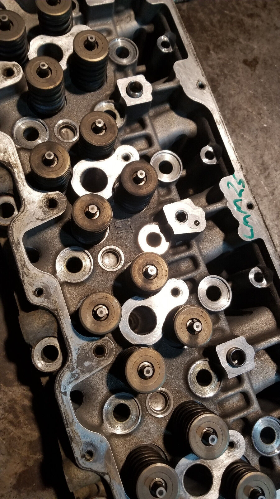 2007-2010 Chevy GMC 6.6 LBZ LMM DURAMAX CYLINDER HEAD RH PASSENGER REF25