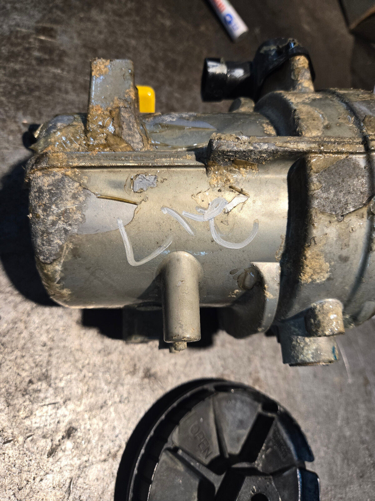 2005-2007 CUMMINS DODGE 5.9 5.9L FUEL FILTER HOUSING 05015581AA 3964296