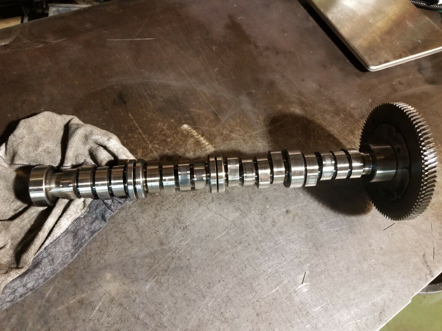 07-10 2007-2010 DURAMAX LBZ LMM USED CAMSHAFT 98077453 ; 97211770 897362100 r21
