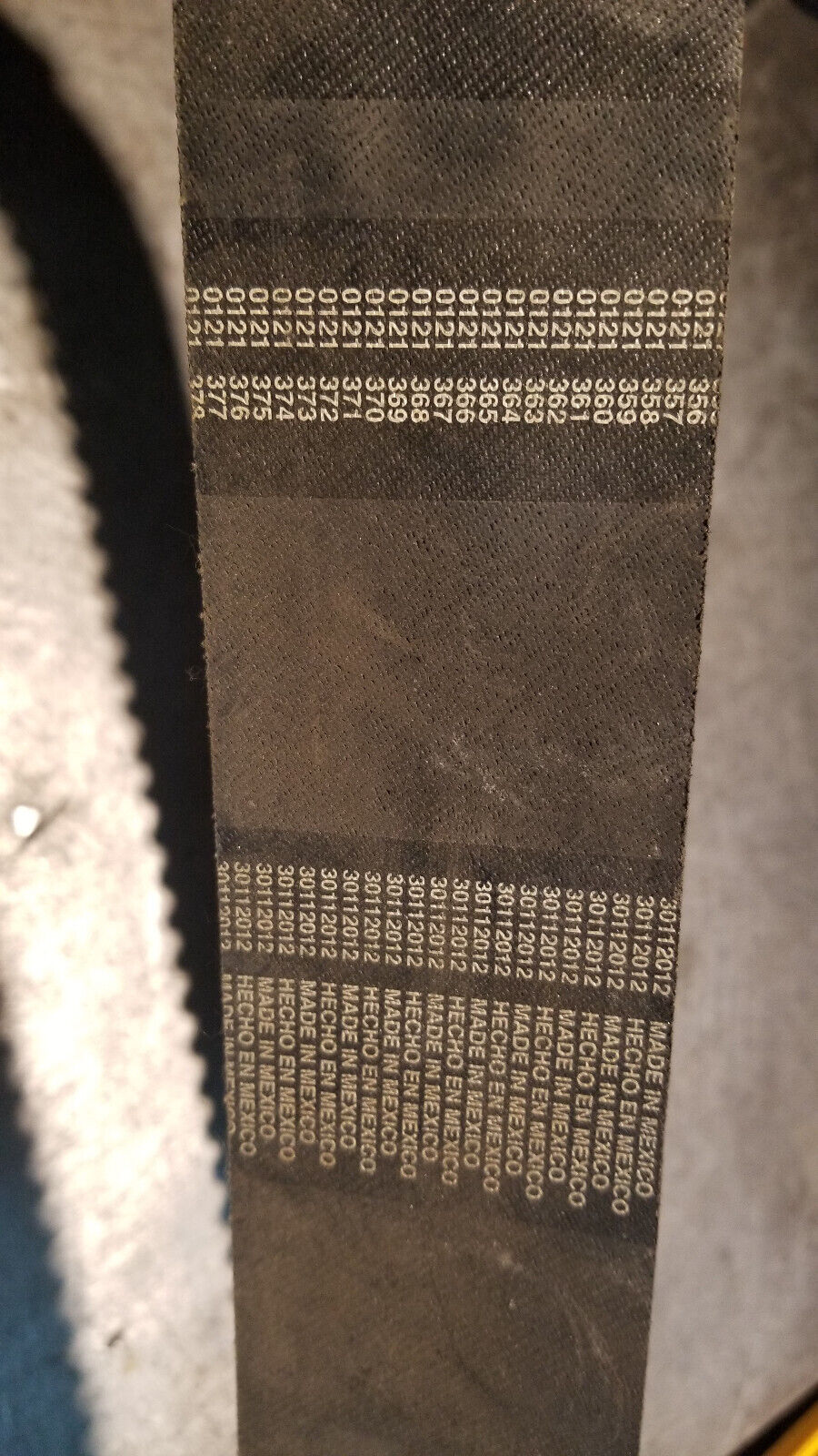 T215530 JOHN DEERE BELT