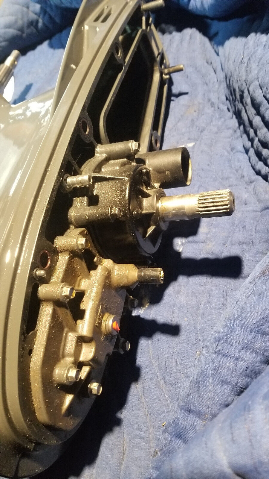 EVINRUDE GEARCASE 300HP G2 H300AZUAHC 5010925 5011654 IDOCK ONLY