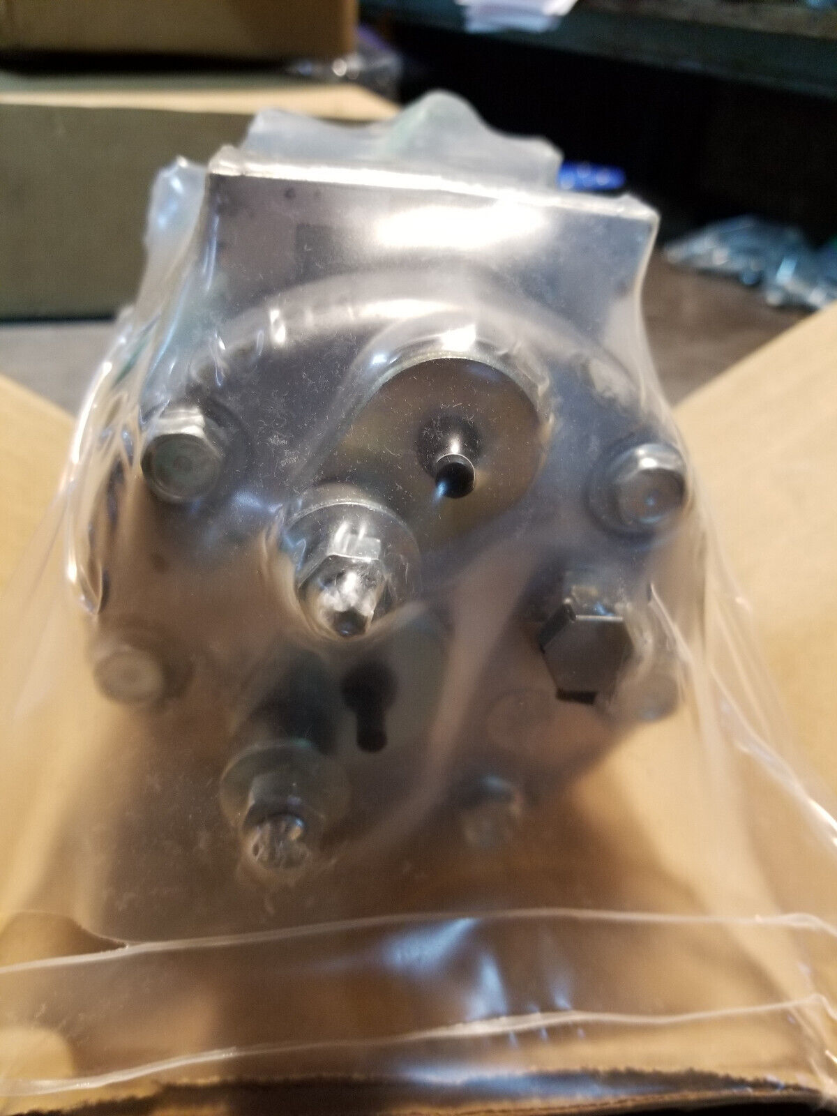 472-0559 AC COMPRESSOR 24V R134a CAT 4720559