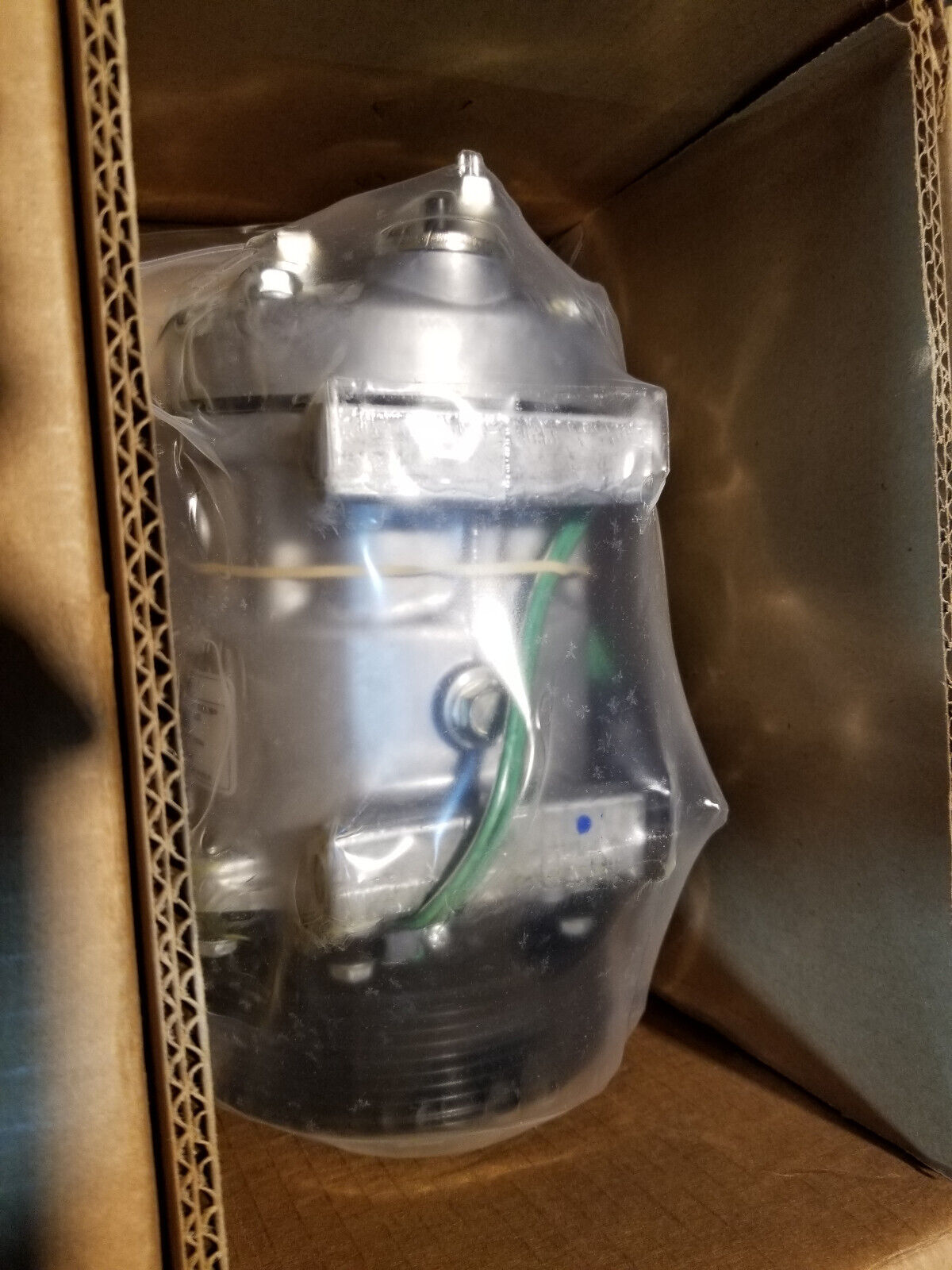 472-0559 AC COMPRESSOR 24V R134a CAT 4720559