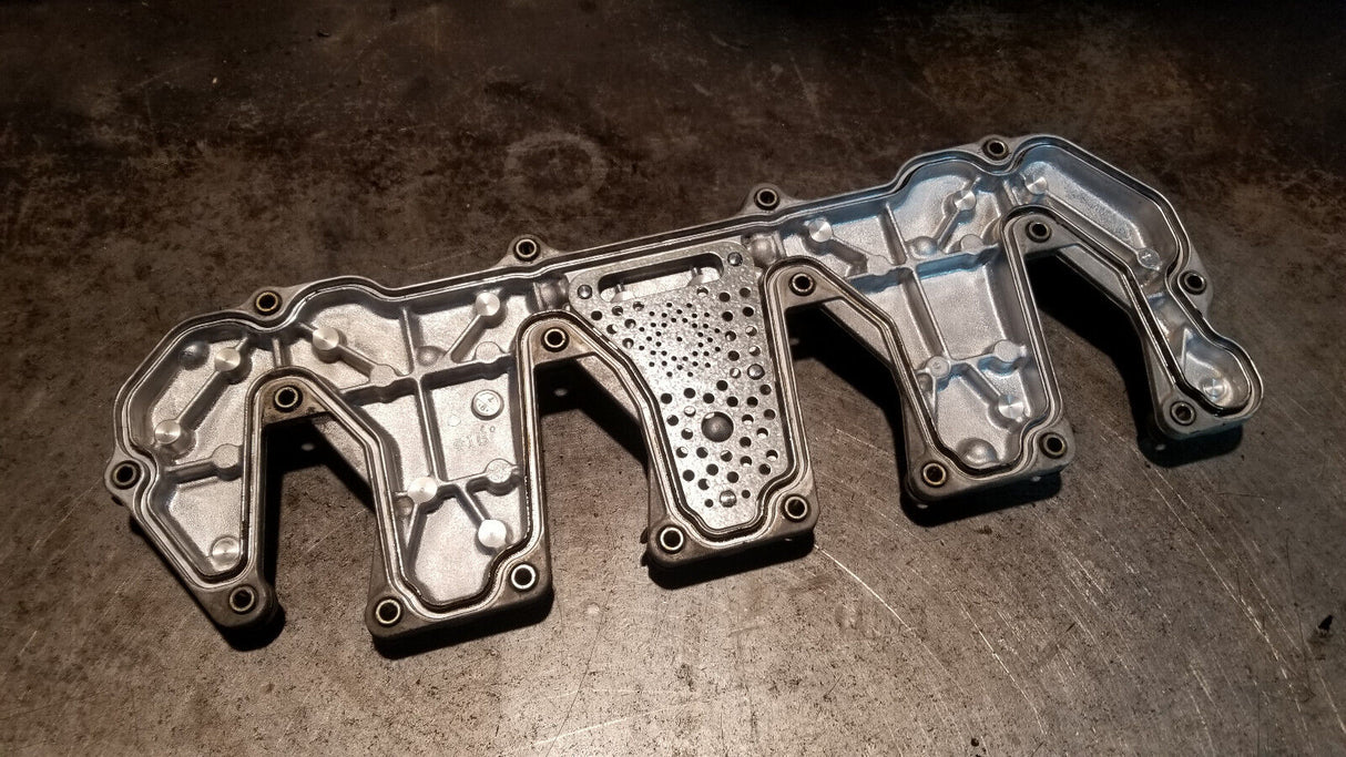 011 012 2011-2015 DURAMAX 6.6 6.6L DIESEL LML VALVE COVER 12642769