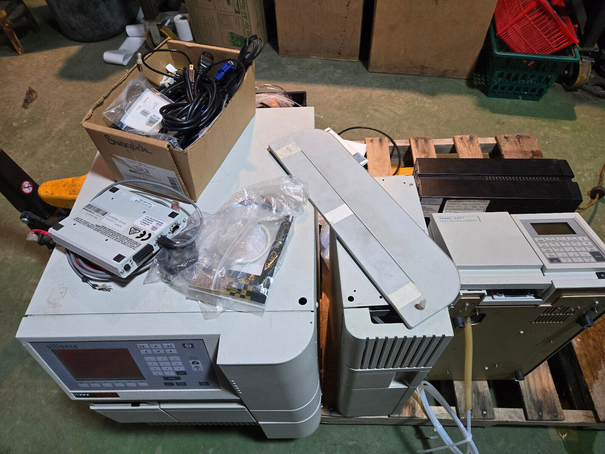 WATERS 2695 SEPARATION MODULE 2487 ABSORBANCE DETECTOR LAC/E 32 SERVER HPLC