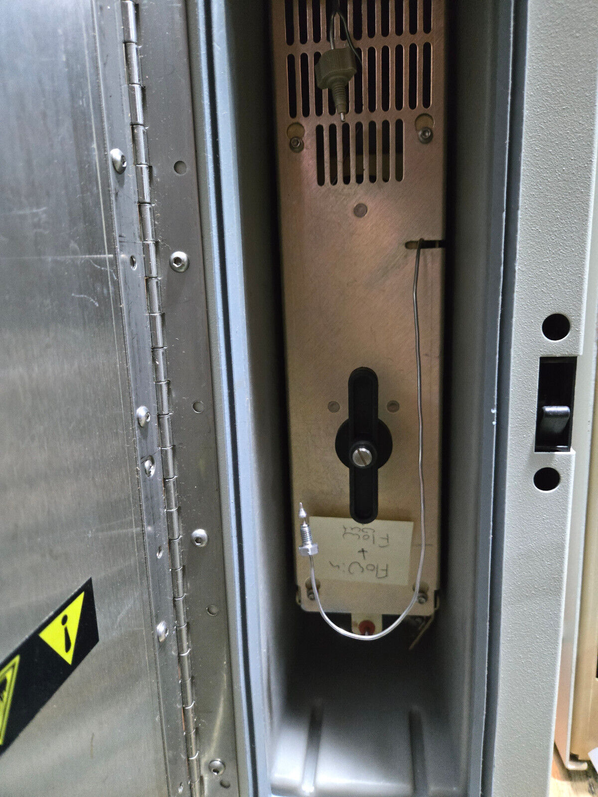 WATERS 2695 SEPARATION MODULE 2487 ABSORBANCE DETECTOR LAC/E 32 SERVER HPLC