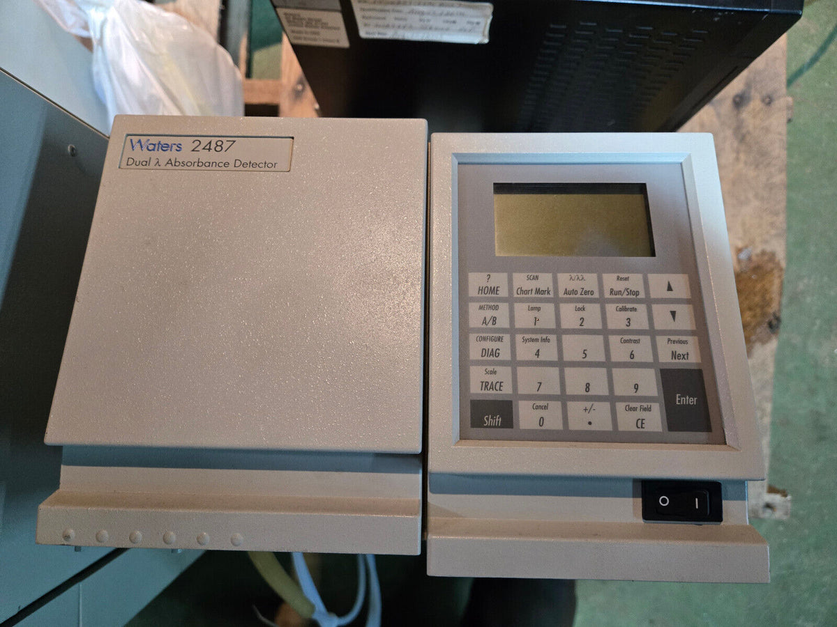 WATERS 2695 SEPARATION MODULE 2487 ABSORBANCE DETECTOR LAC/E 32 SERVER HPLC