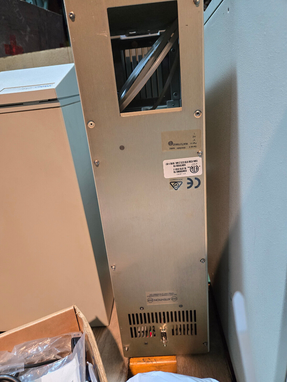 WATERS 2695 SEPARATION MODULE 2487 ABSORBANCE DETECTOR LAC/E 32 SERVER HPLC