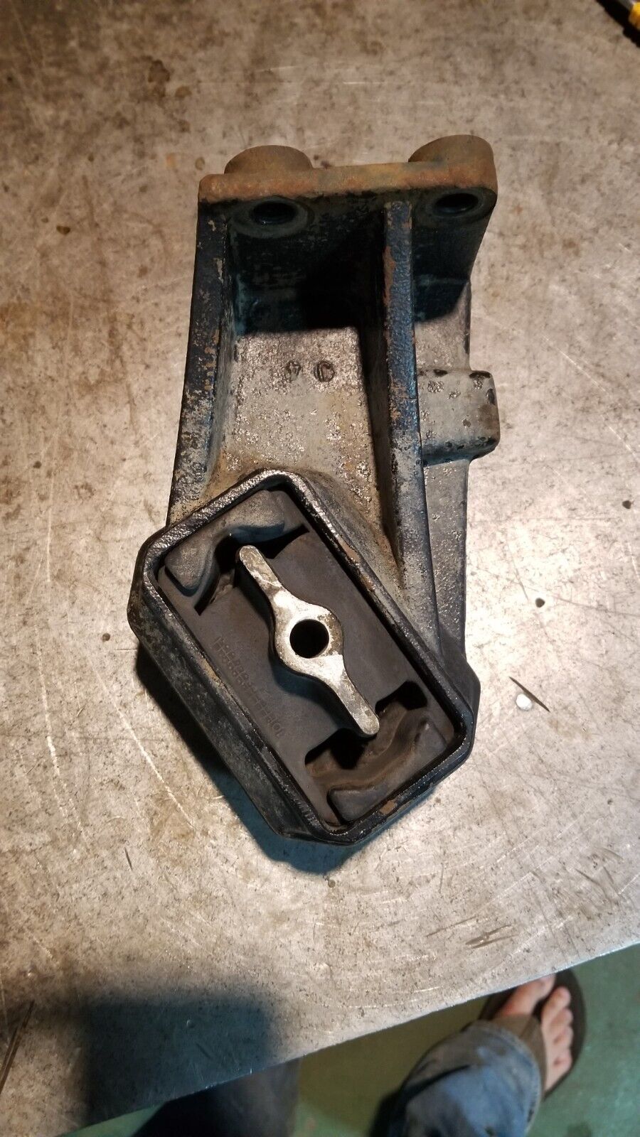 52121815AC 6.7L 6.7 Cummins Engine Mount Bracket LH / DRIVERS SIDE