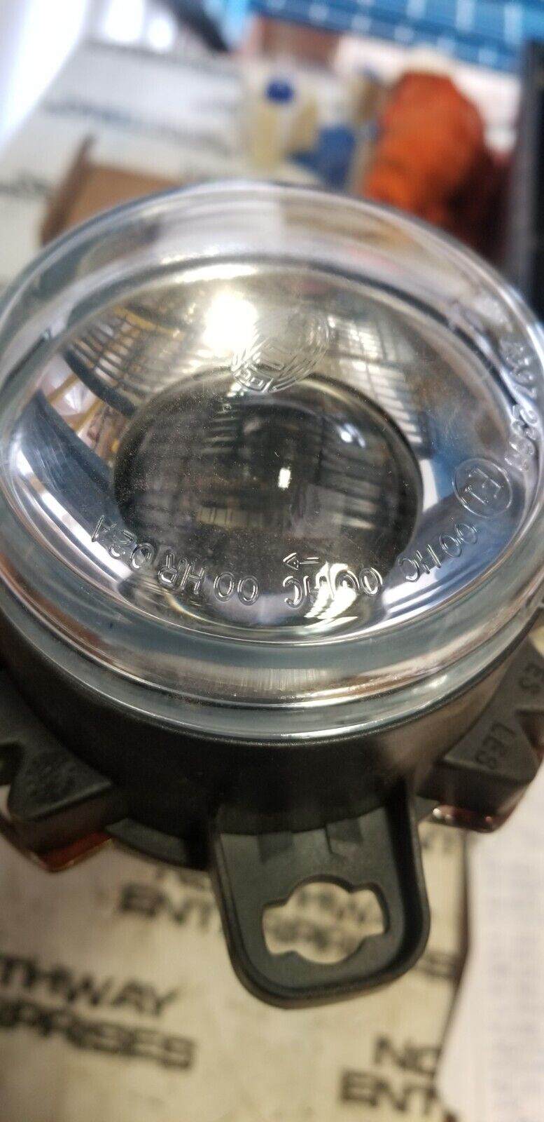 1BL 247 042-19 HELLA Headlight NEW NO BOX 1BL247042-19