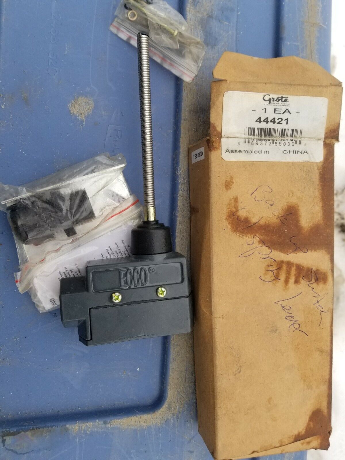 Original Grote 44421 Mechanical Actuation, 12-80V Alarm Switch (New in Box)