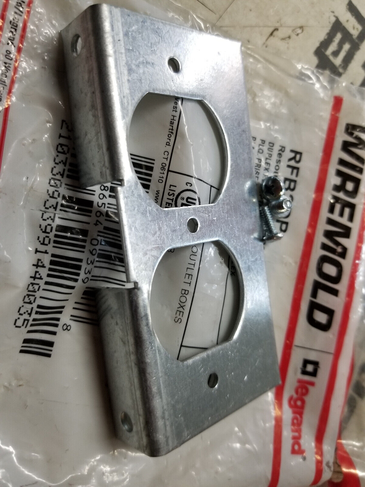 Wiremold RFB2DP RFB2-Series Internal Duplex Receptacle Bracket