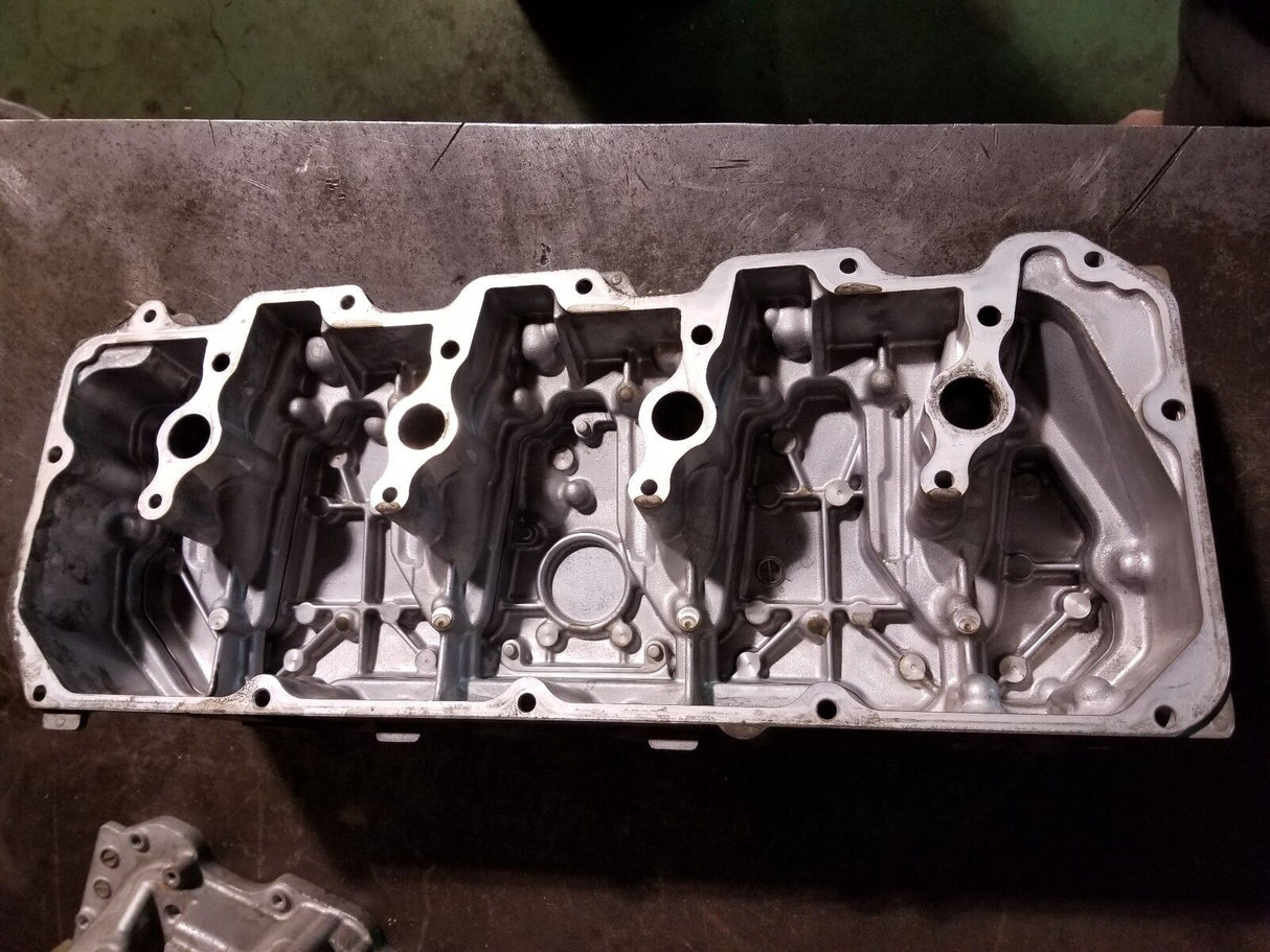 012 2011-2015 DURAMAX 6.6 6.6L DIESEL LML VALVE COVER & SPACER RH PASSENGER R52