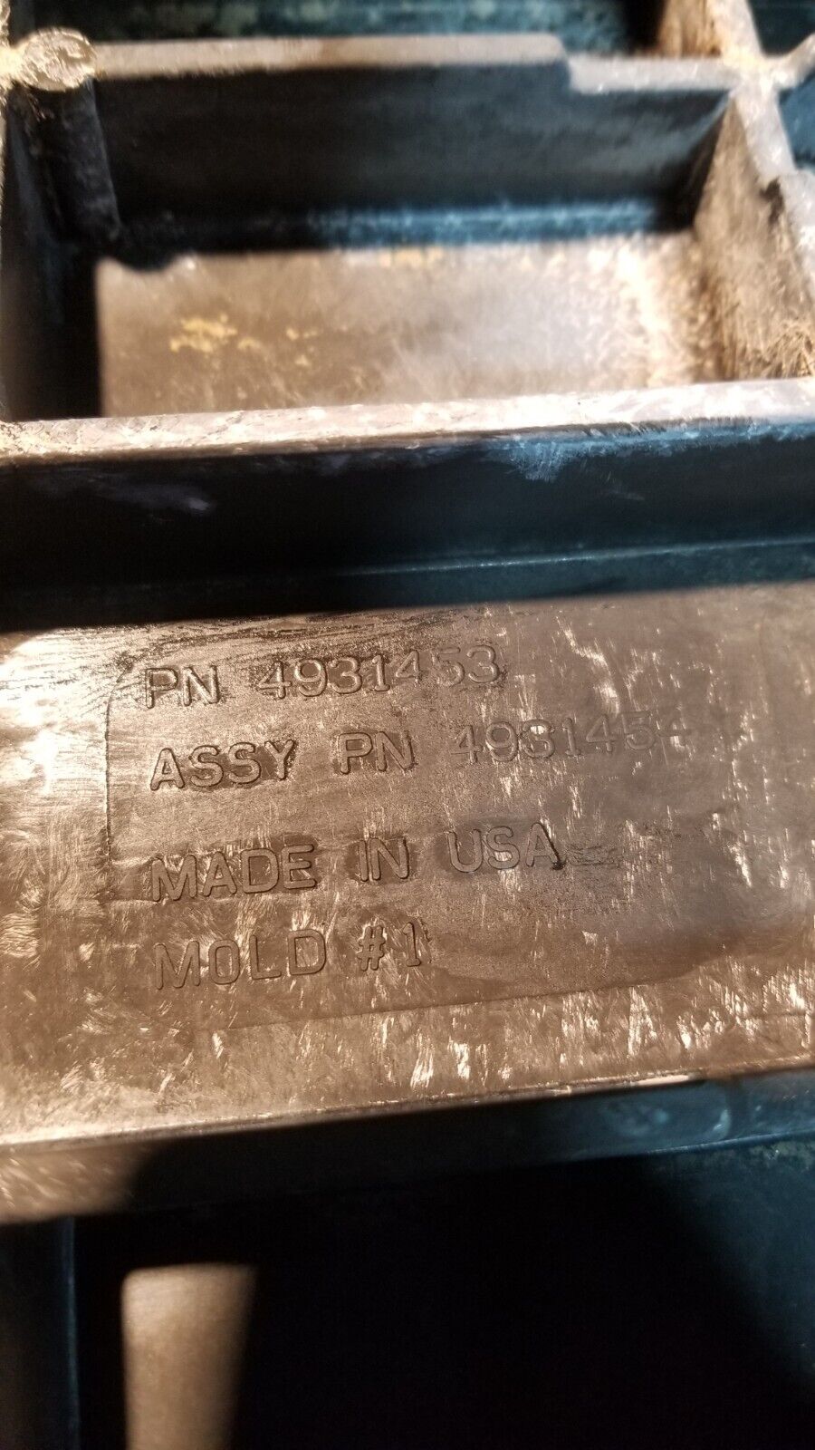 Dodge Ram 5.9L Cummins USED VALVE COVER ASSEMBLY 2005-07 4931453 4931454 RE8871