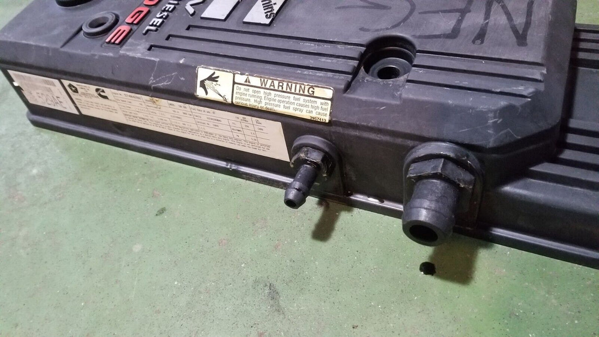 Dodge Ram 5.9L Cummins USED VALVE COVER ASSEMBLY 2005-07 4931453 4931454 RE8871