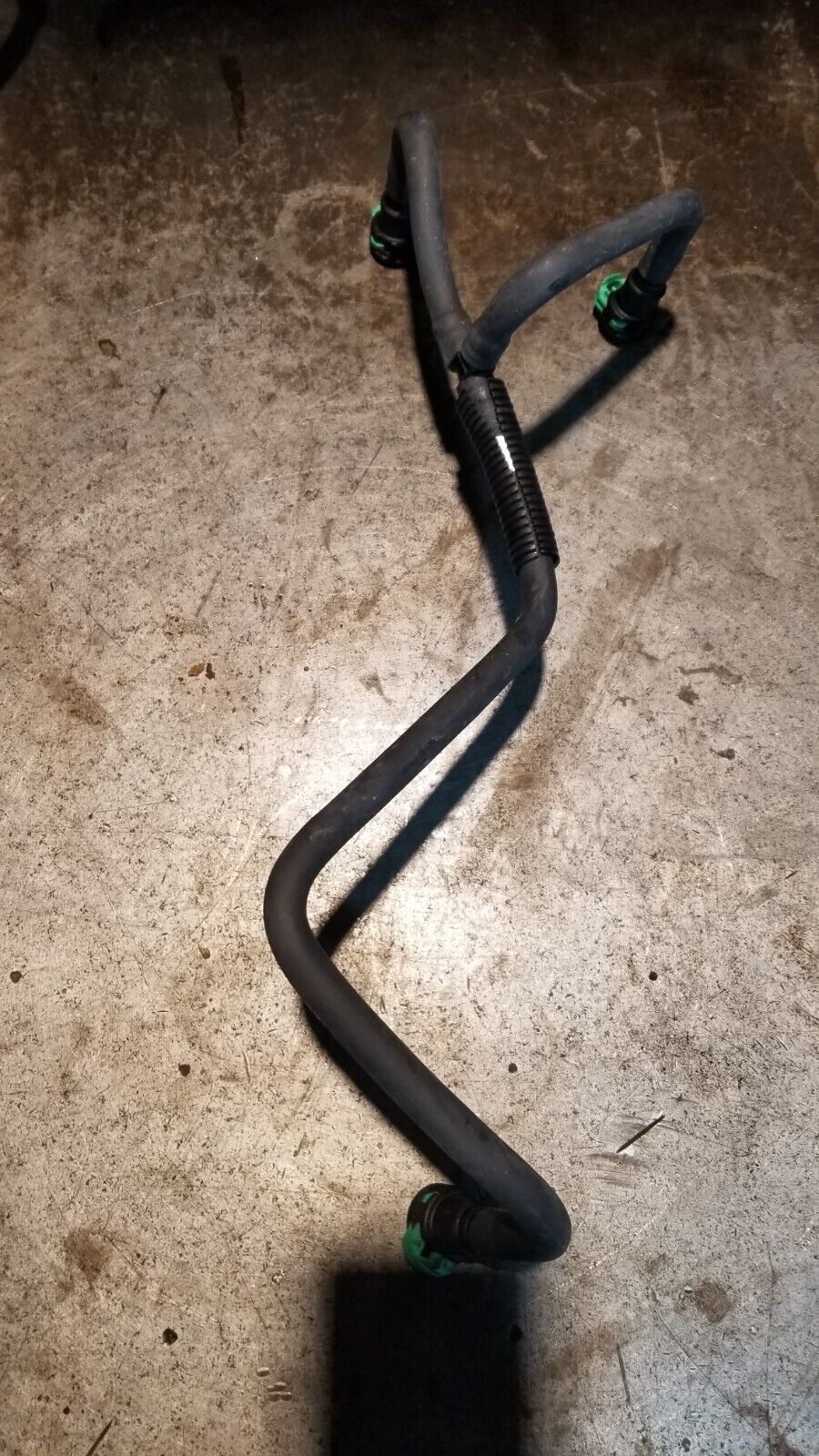 5008058 FUEL RAIL ASSEMBLY, Fuel supply. Green connector