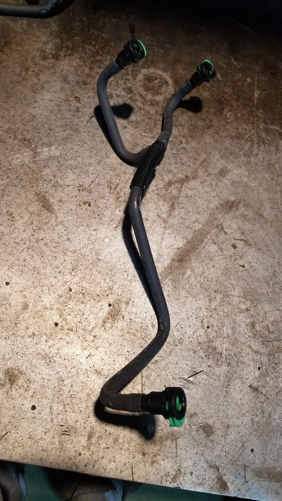 5008058 FUEL RAIL ASSEMBLY, Fuel supply. Green connector