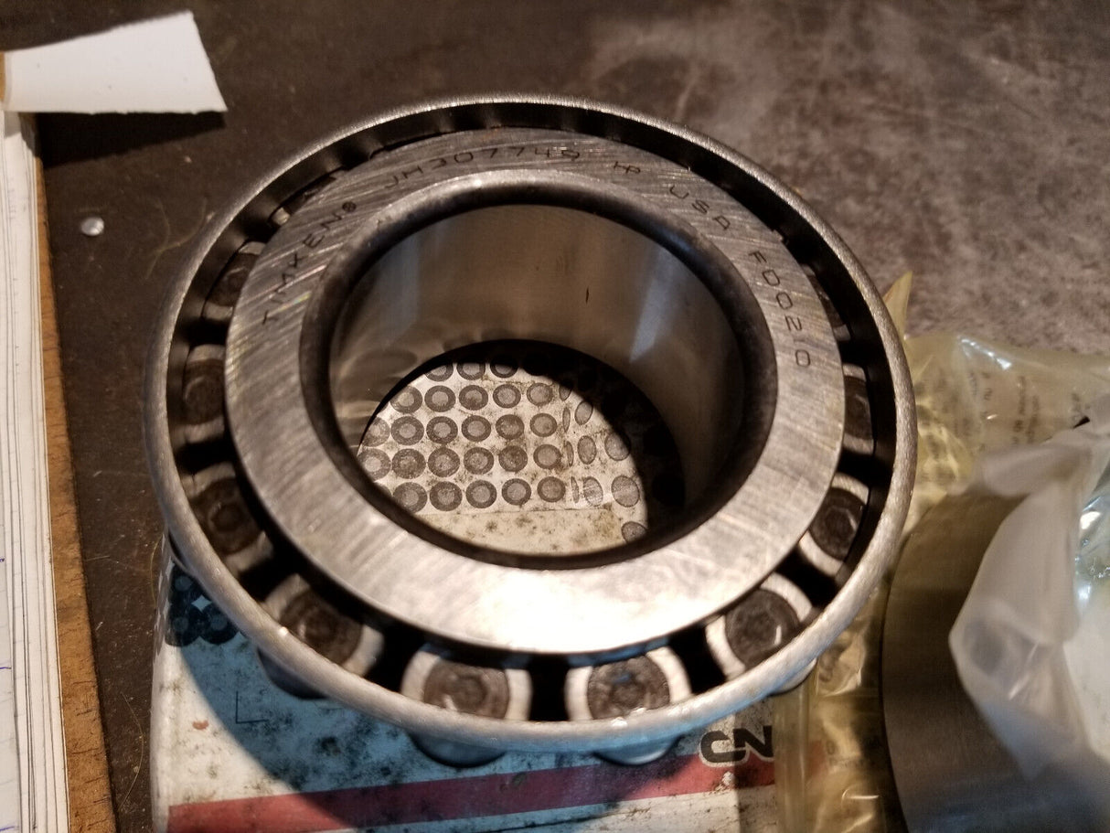 CASE CNH BEARING & CUP 86577073