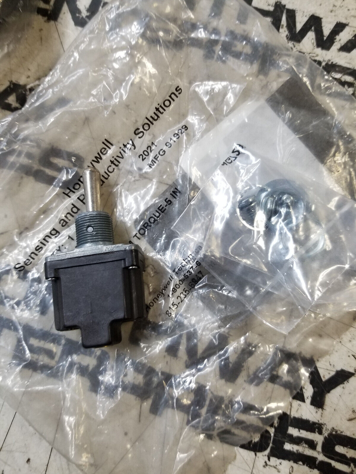102853 SKYJACK TOGGLE SWITCH