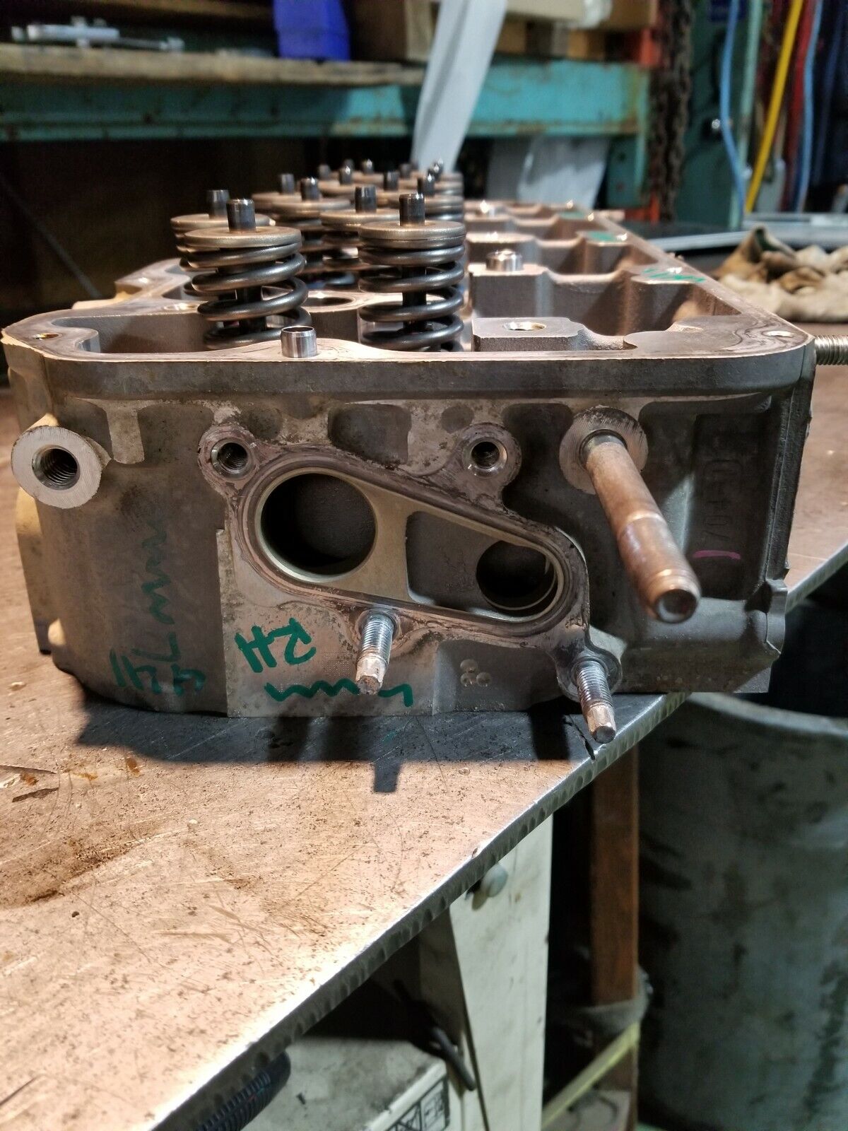 2006-2010 Chevy GMC 6.6 LBZ LMM DURAMAX CYLINDER HEAD RH PASSENGER REF41