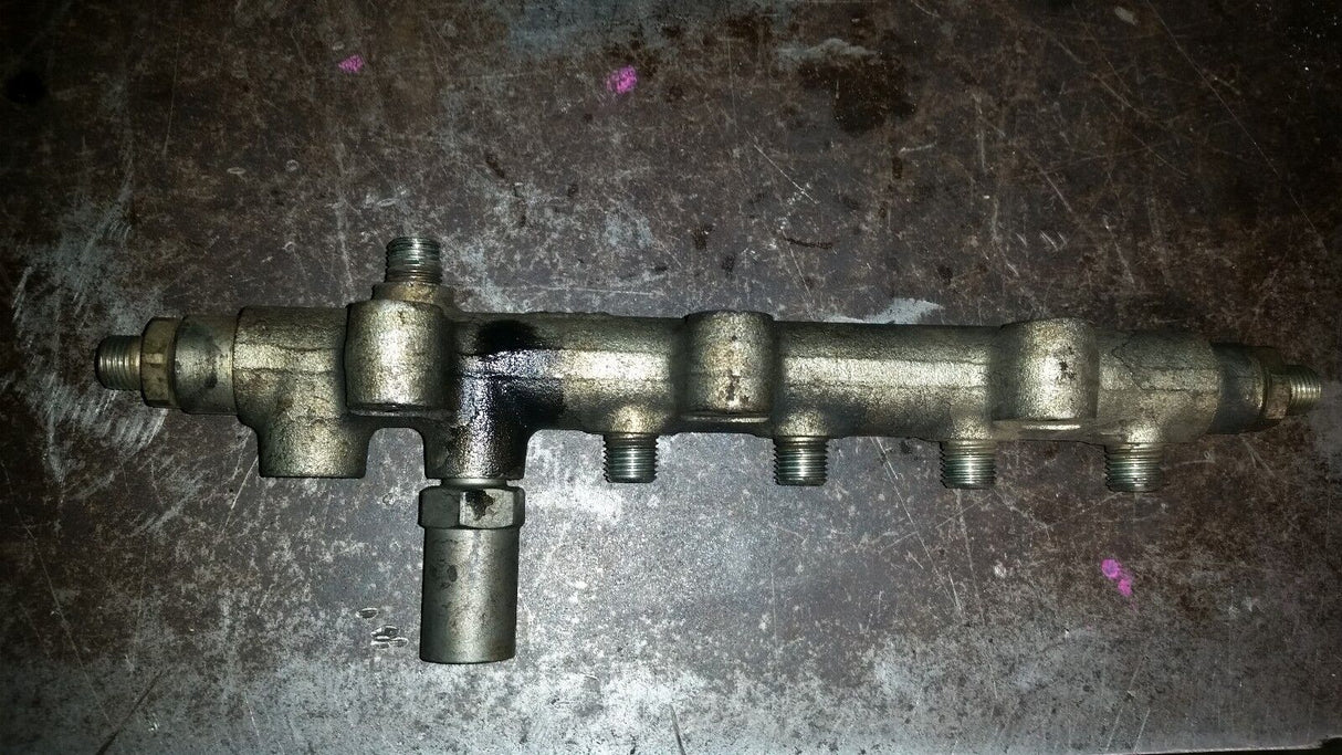 Bosch Fuel Rail Dodge Cummins Diesel 2003-2007 5.9L (USED) 3957077, 0445226014