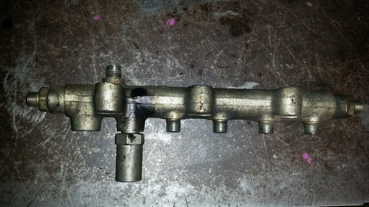 Bosch Fuel Rail Dodge Cummins Diesel 2003-2007 5.9L (USED) 3957077, 0445226014