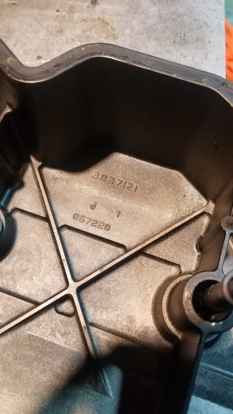 3937121 Dodge Ram Cummins 5.9L 24v turbo diesel engine VALVE COVER 2002 ref216