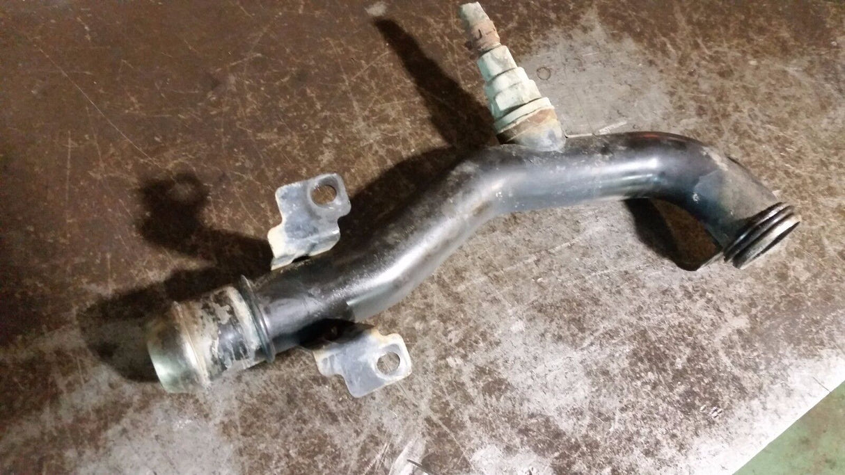 05-06 GMC SIERRA 6.6 DURAMAX TURBO LLY THERMOSTAT OUTLET PIPE 97371077