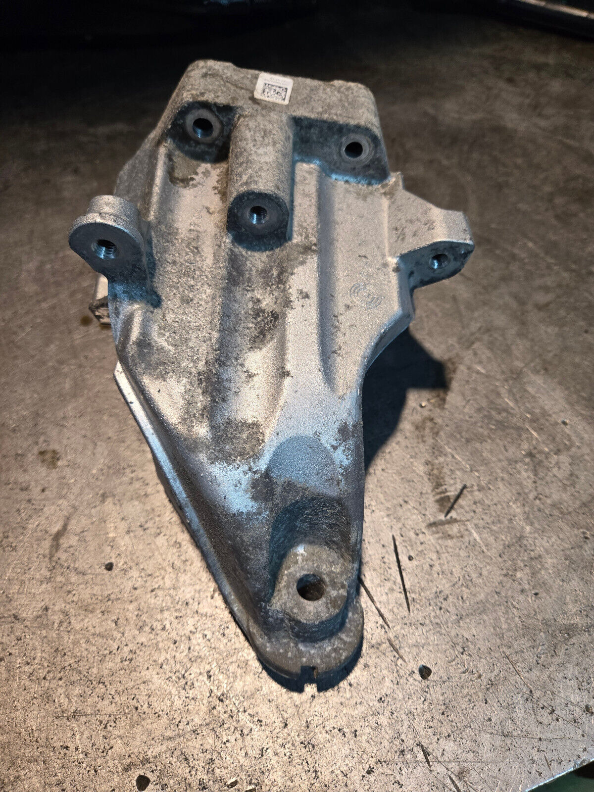 2014-2018 MERCEDES SPRINTER 2500 DIESEL LEFT ENGINE MOUNT BRACKET A6512231704