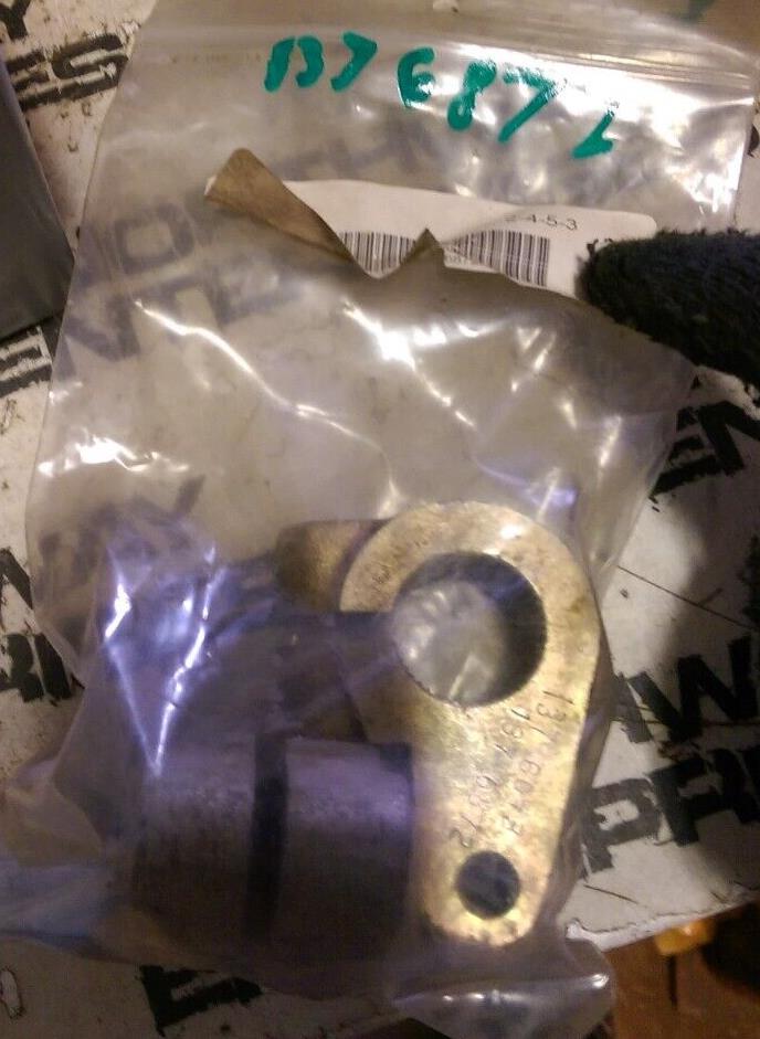 CATERPILLAR 137-6872: LEVER-LOCK