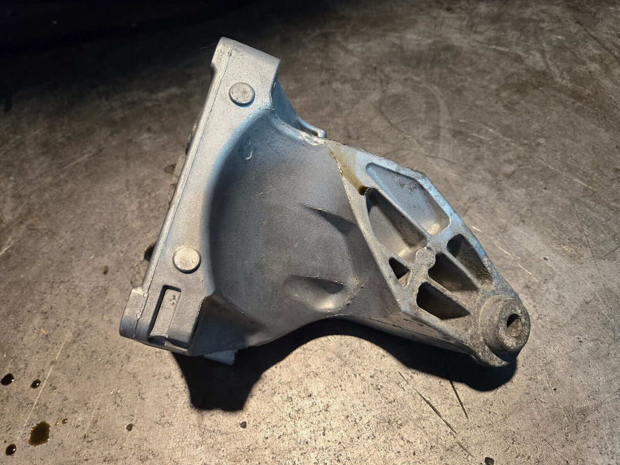 2014-2018 MERCEDES SPRINTER 2500 DIESEL LEFT ENGINE MOUNT BRACKET A6512231704