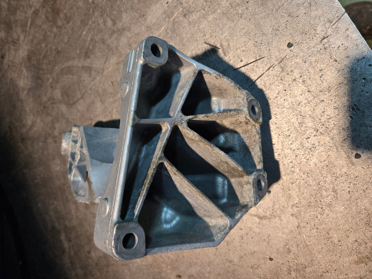 2014-2018 MERCEDES SPRINTER 2500 DIESEL LEFT ENGINE MOUNT BRACKET A6512231704