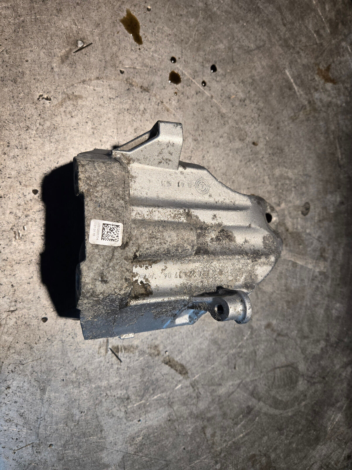 2014-2018 MERCEDES SPRINTER 2500 DIESEL LEFT ENGINE MOUNT BRACKET A6512231704