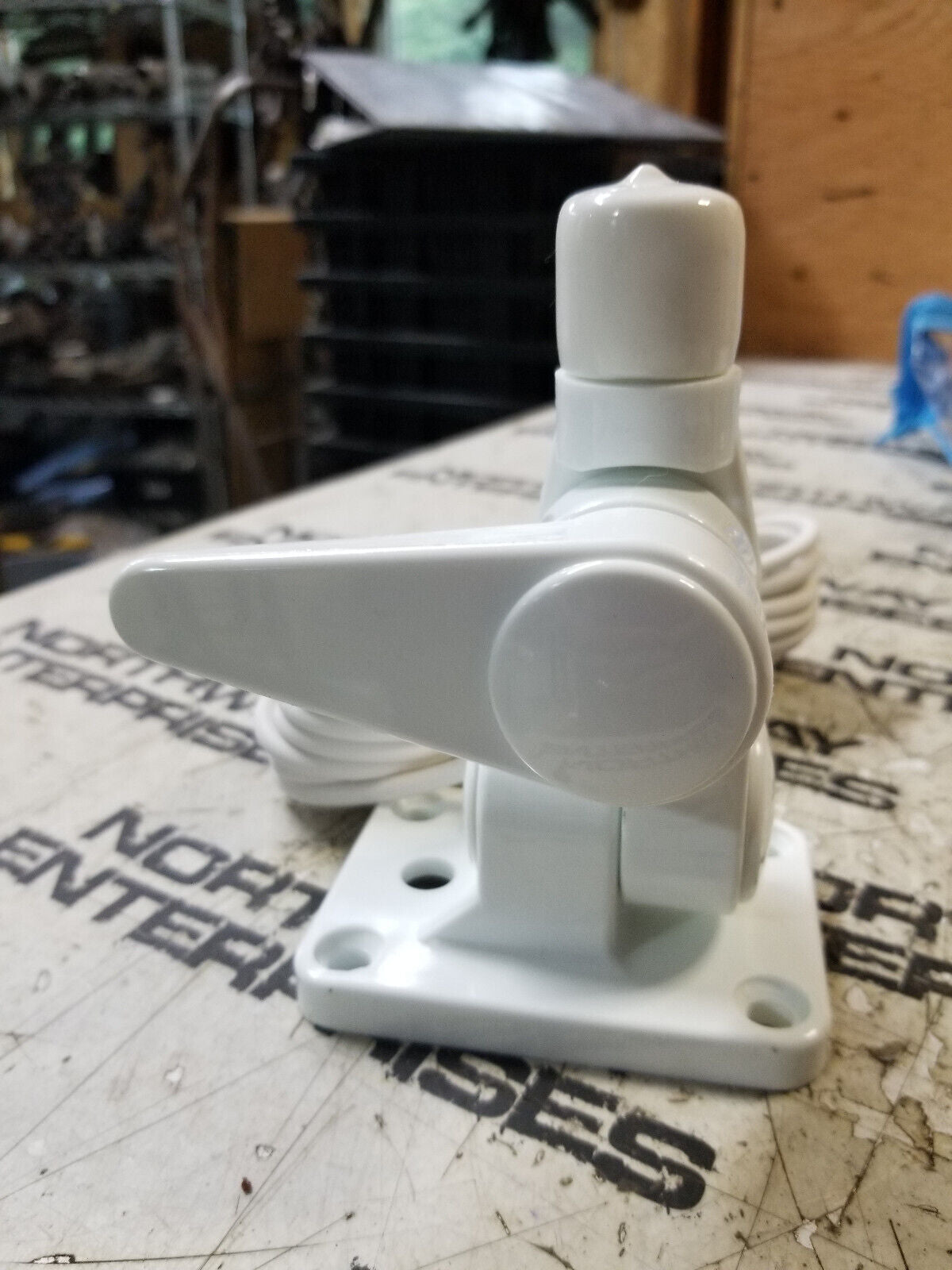 Navico Boat 1810 VHF Antenna Mount AA000223