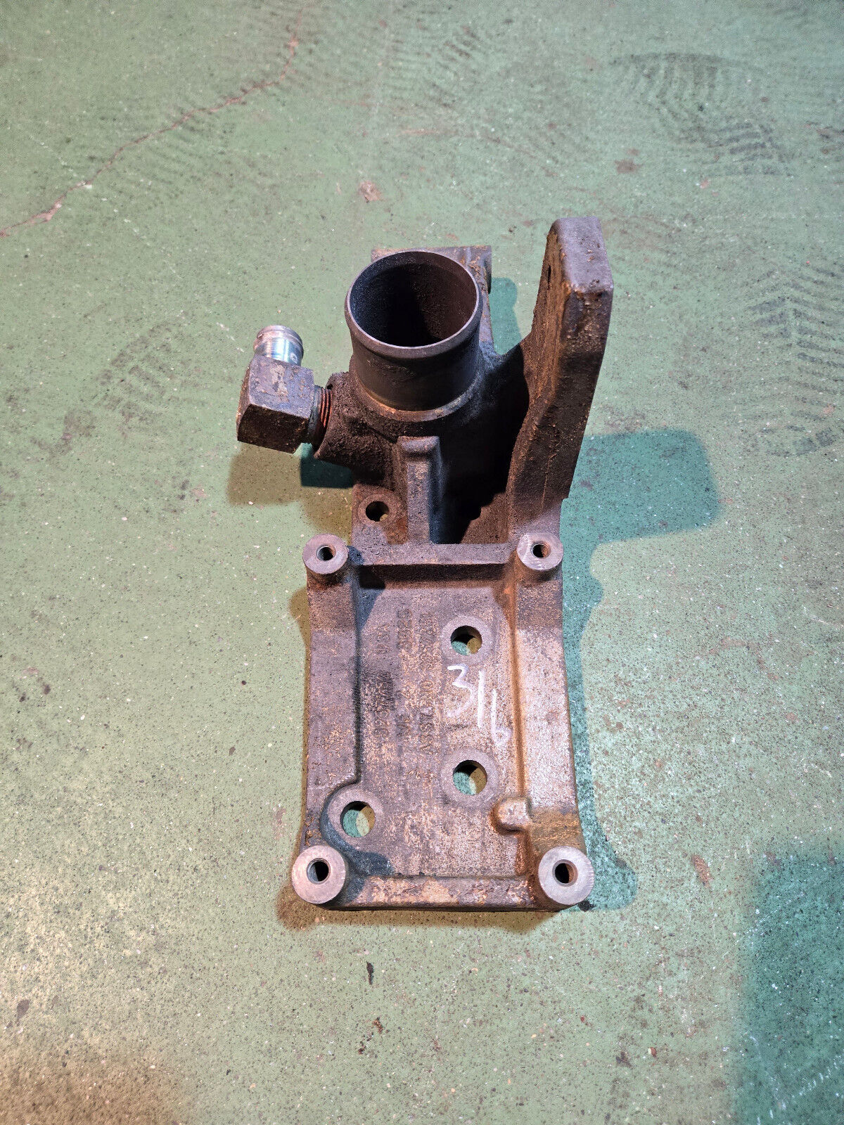 03-07 Dodge Ram Cummins 5.9L Engine Bracket 3957252 3957251 bracket