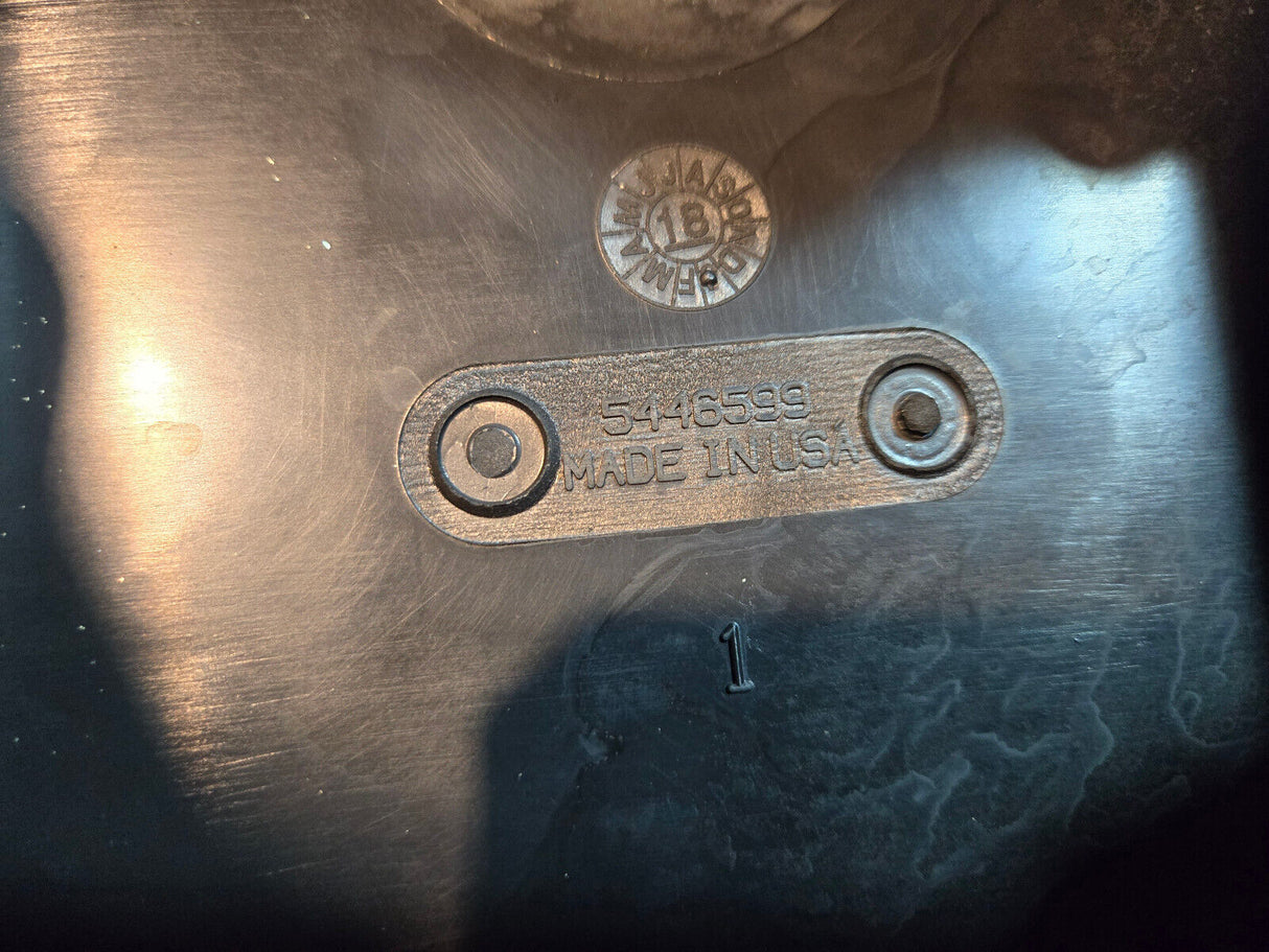 6.7l cummins upper valve cover 5446599