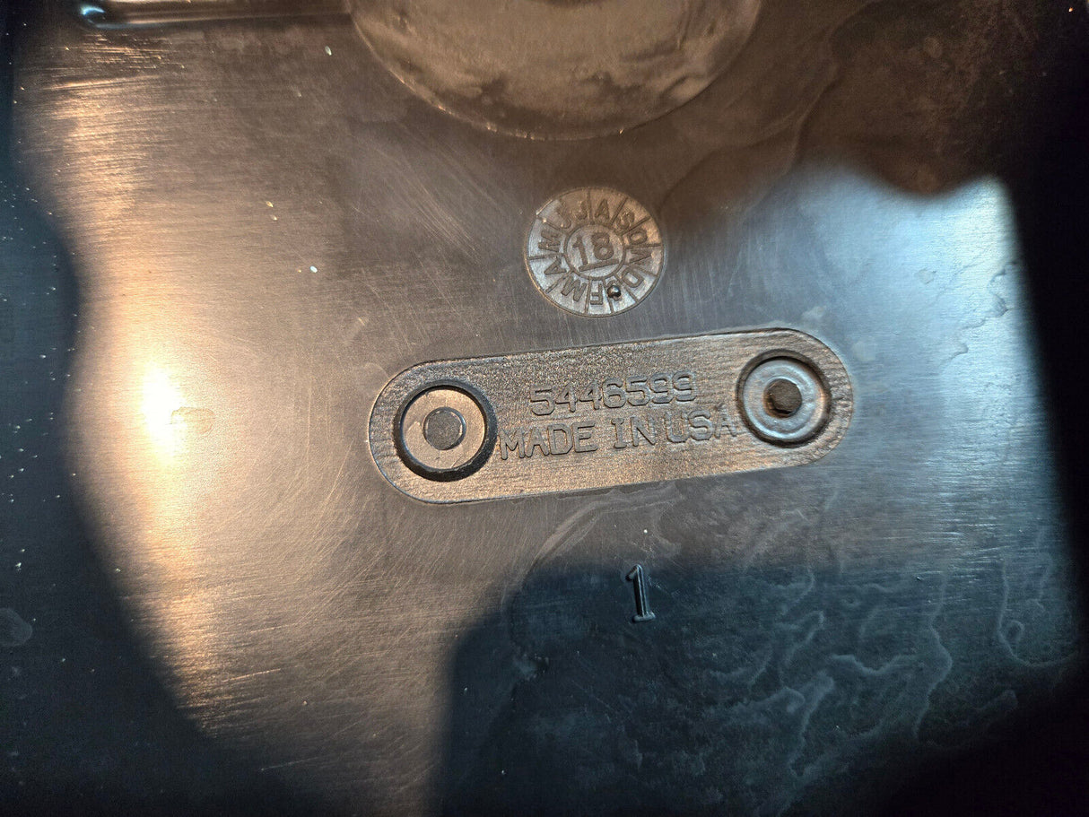 6.7l cummins upper valve cover 5446599