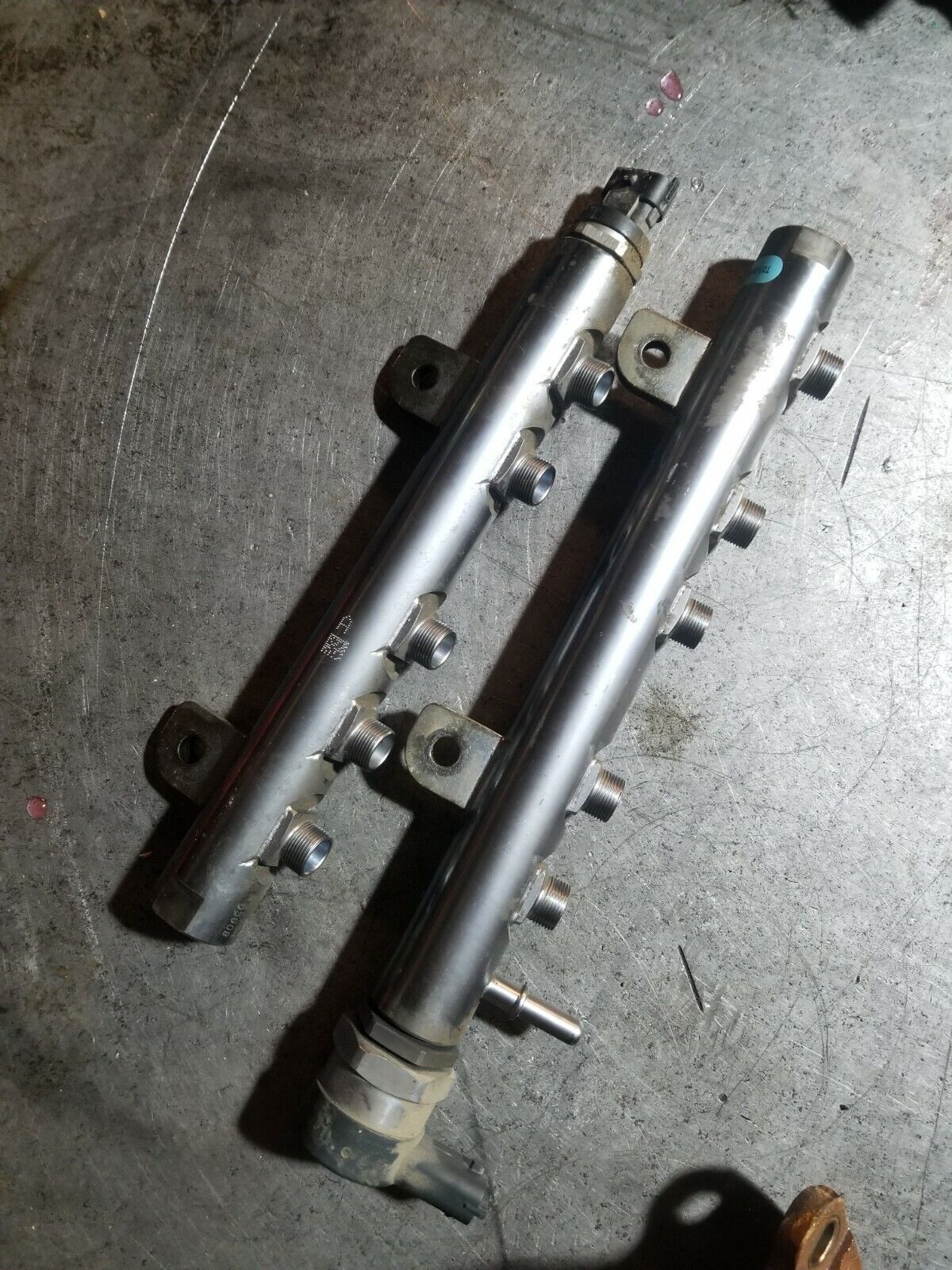 2014-2019 3.0L EcoDiesel FUEL RAILS 0445216050 0445216044 0281006209