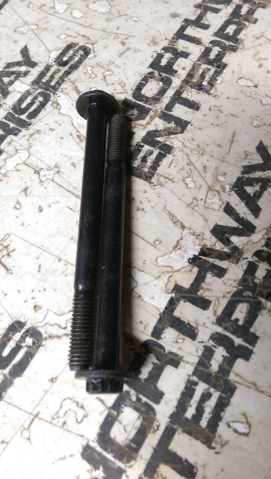 4965483 CUMMINS LOT OF 2 BOLTS