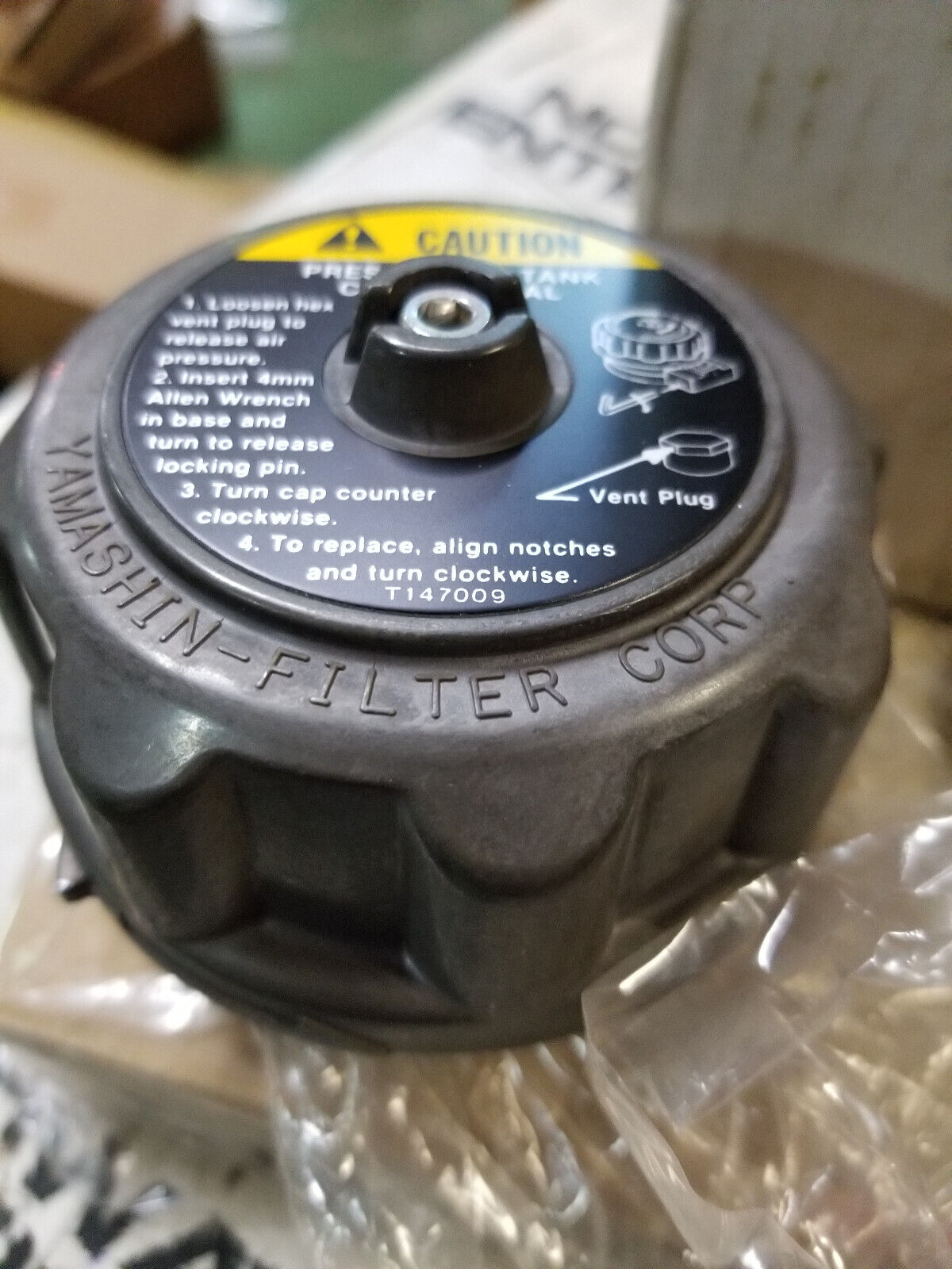 OEM HITACHI 4326285 CAP HYDRAULIC OIL TANK , BREATHER AIR ASSY