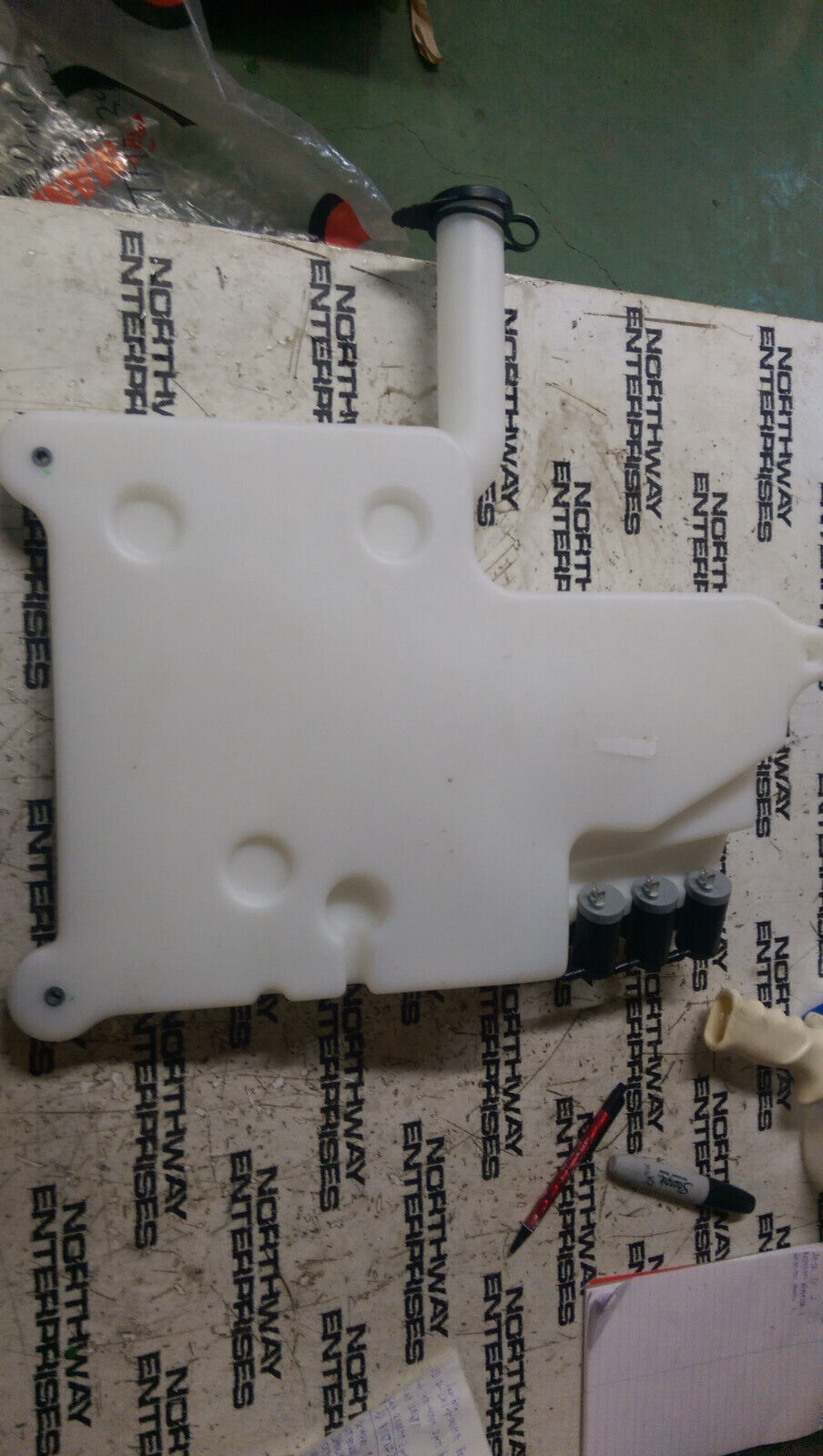 J933017 XPRT WASHER TANK AND PUMP