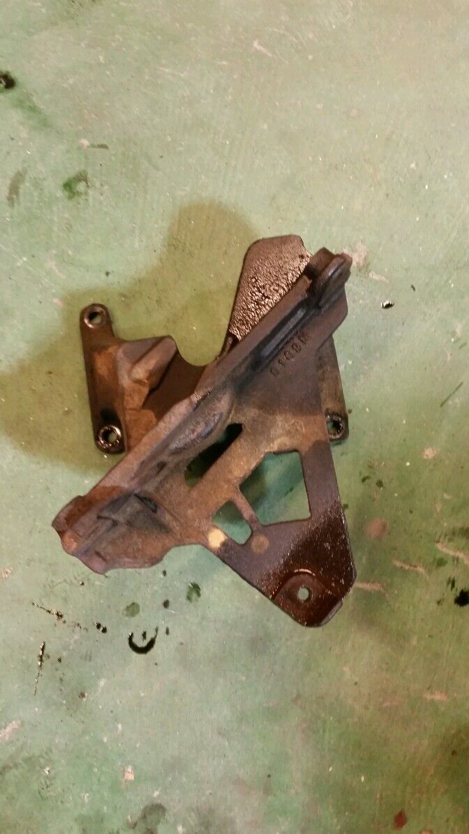 04-07 2004-2007 TURBO BRACKET PEDISTAL 2006 FORD F350 6.0 6.0L 1854824C1 1854824